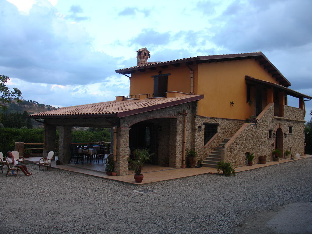 Villa Agriturismo Feudo Gagliardi Caulonia Exterior foto